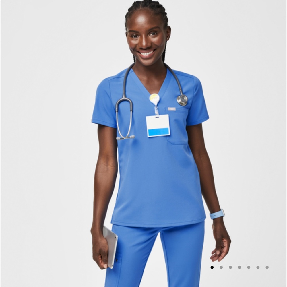 XS Ceil Blue figs scrub top